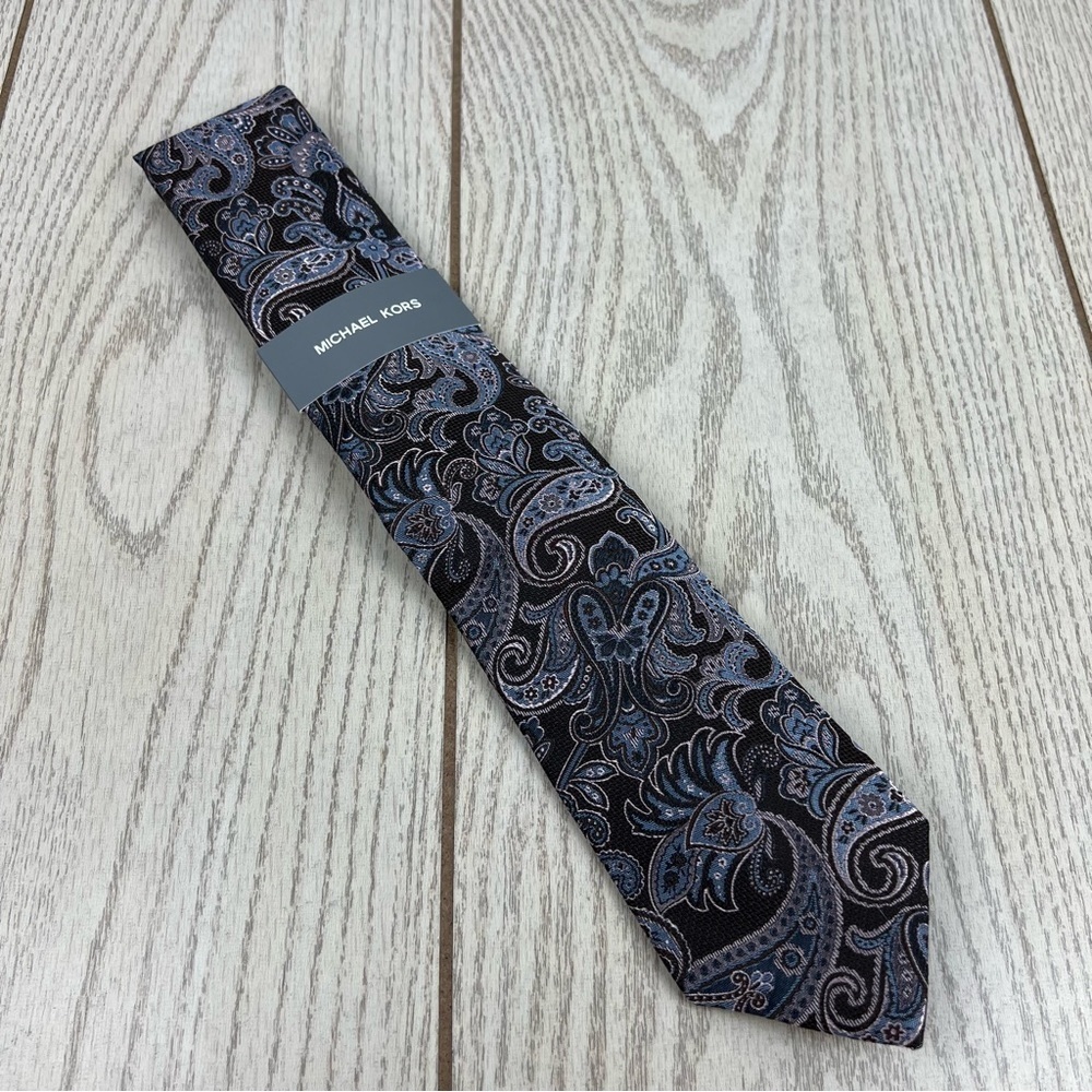 561 - Michael Kors Bayport Paisley Tie Brown 200 2MKC24-1014 Silk Blend $69.50